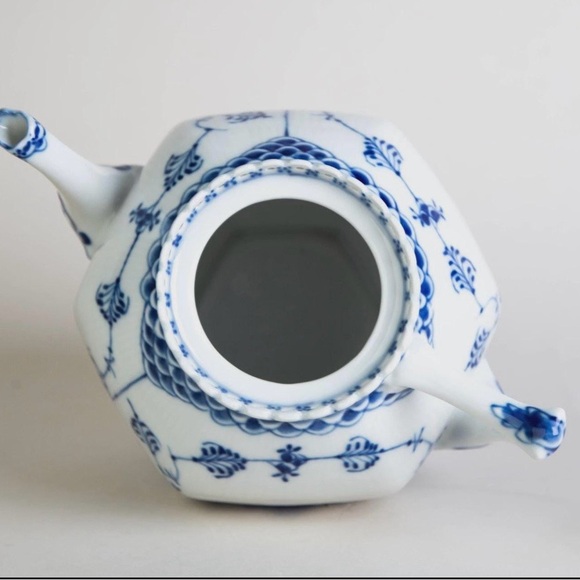 Royal Copenhagen Blue Fluted Full Lace Porcelain Teapot with Lid. Handmade - Picture 3 of 12